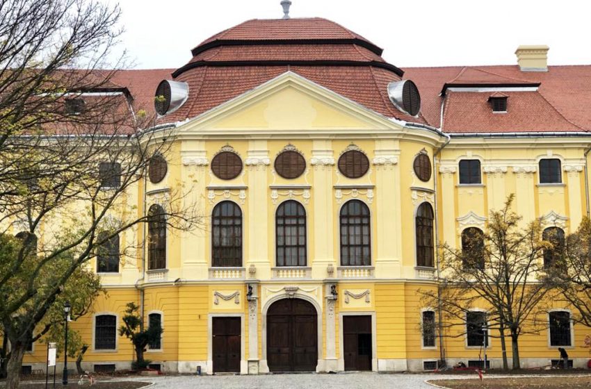  Producatorul gorjean Domus restaureaza Palatul Baroc din Oradea